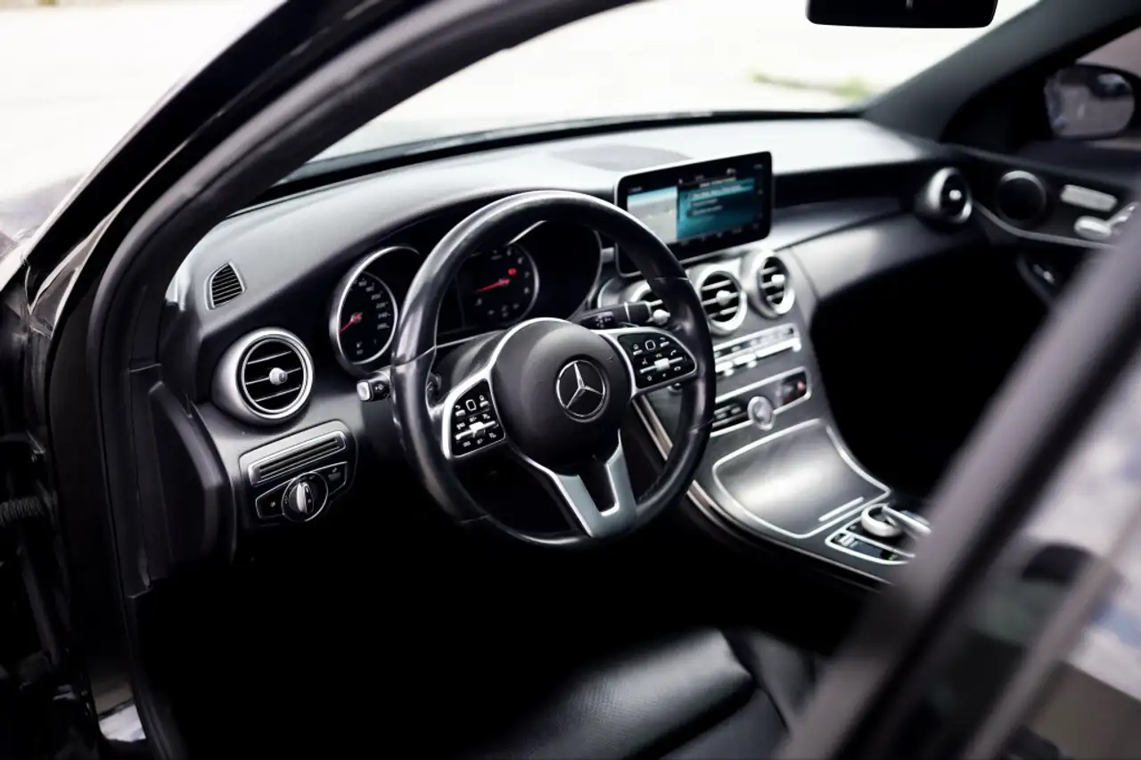 Mercedes-Benz C-Class снимка Mercedes-Benz C-Class