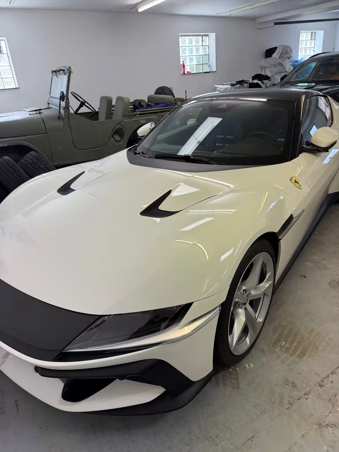페라리 12 칠린드리 2026 베이지 사진 1