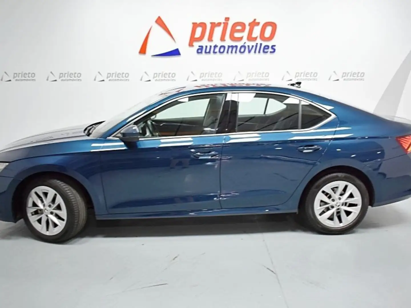 Skoda Octavia 2.0TDI Ambition Plus DSG 110kW Azul - 2