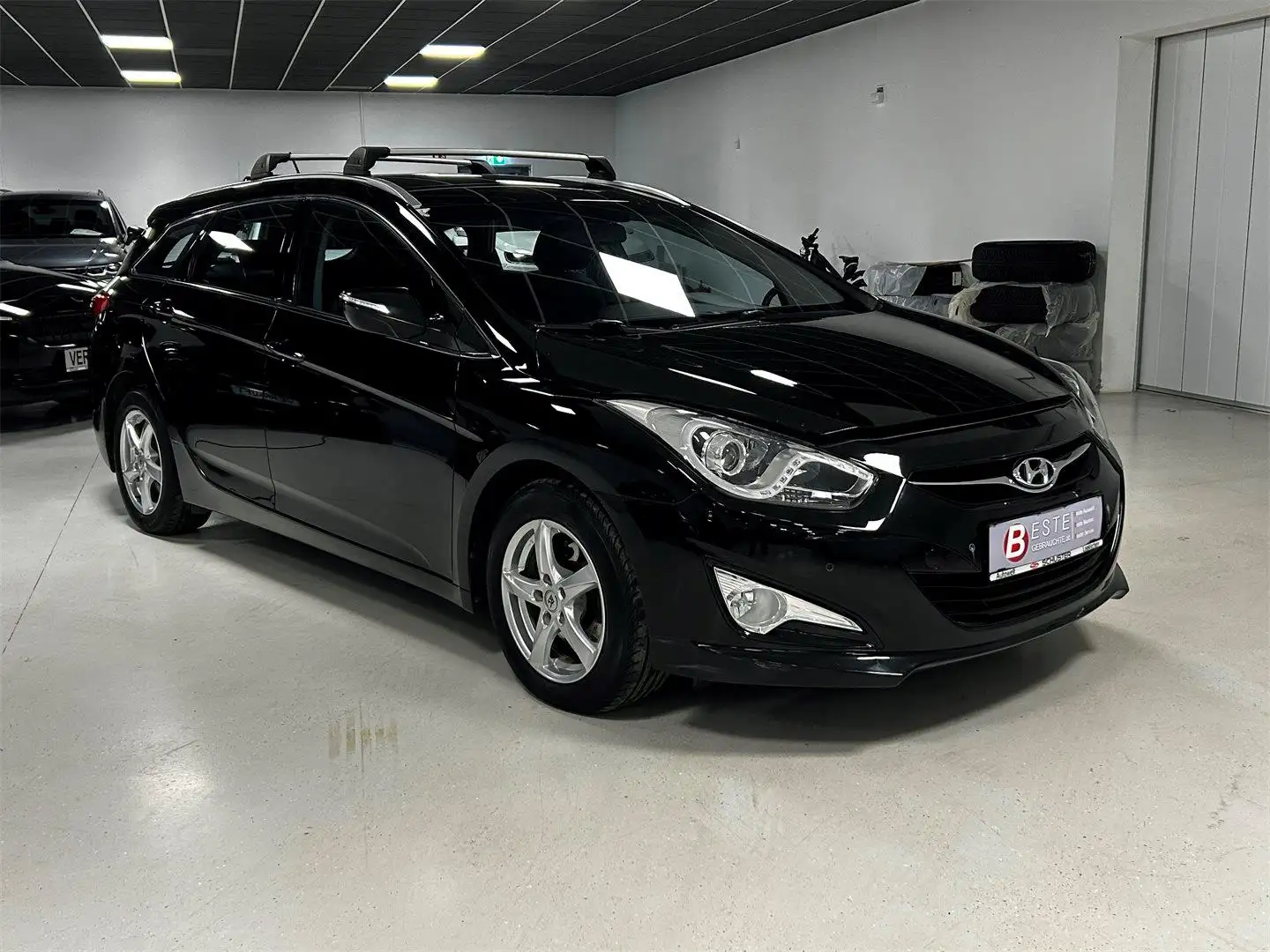 Hyundai i40 Europe 1,7 CRDi DPF Schwarz - 1
