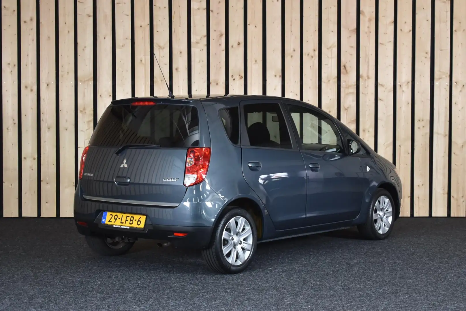 Mitsubishi Colt 1.3 Edition Two Automaat 105dkm Airco Cruise 5-deu Gris - 2