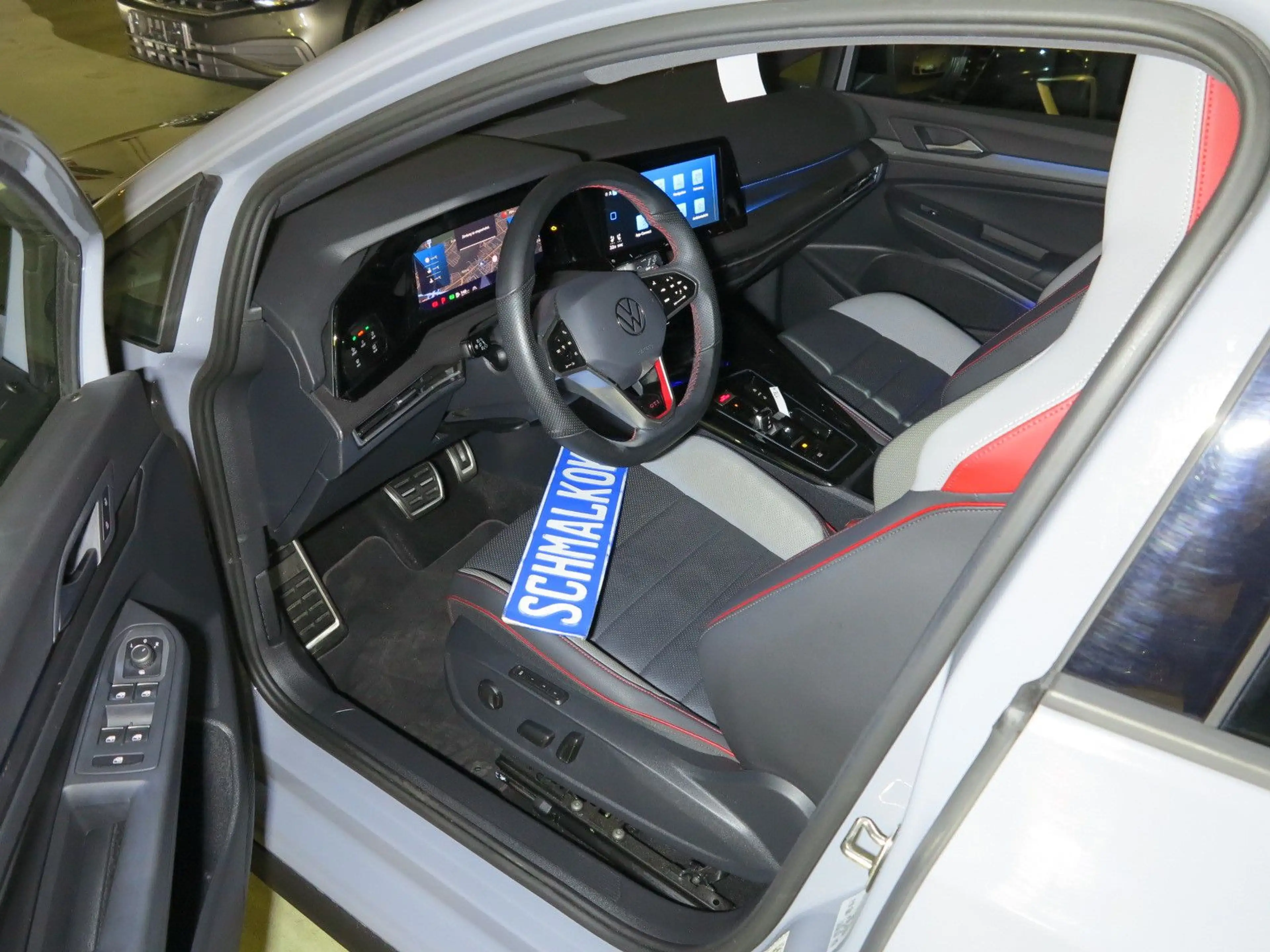 Volkswagen Golf VIII GTI 2.0 TSI OPF DSG7 Navi ACC DAB LM18 — photo 6