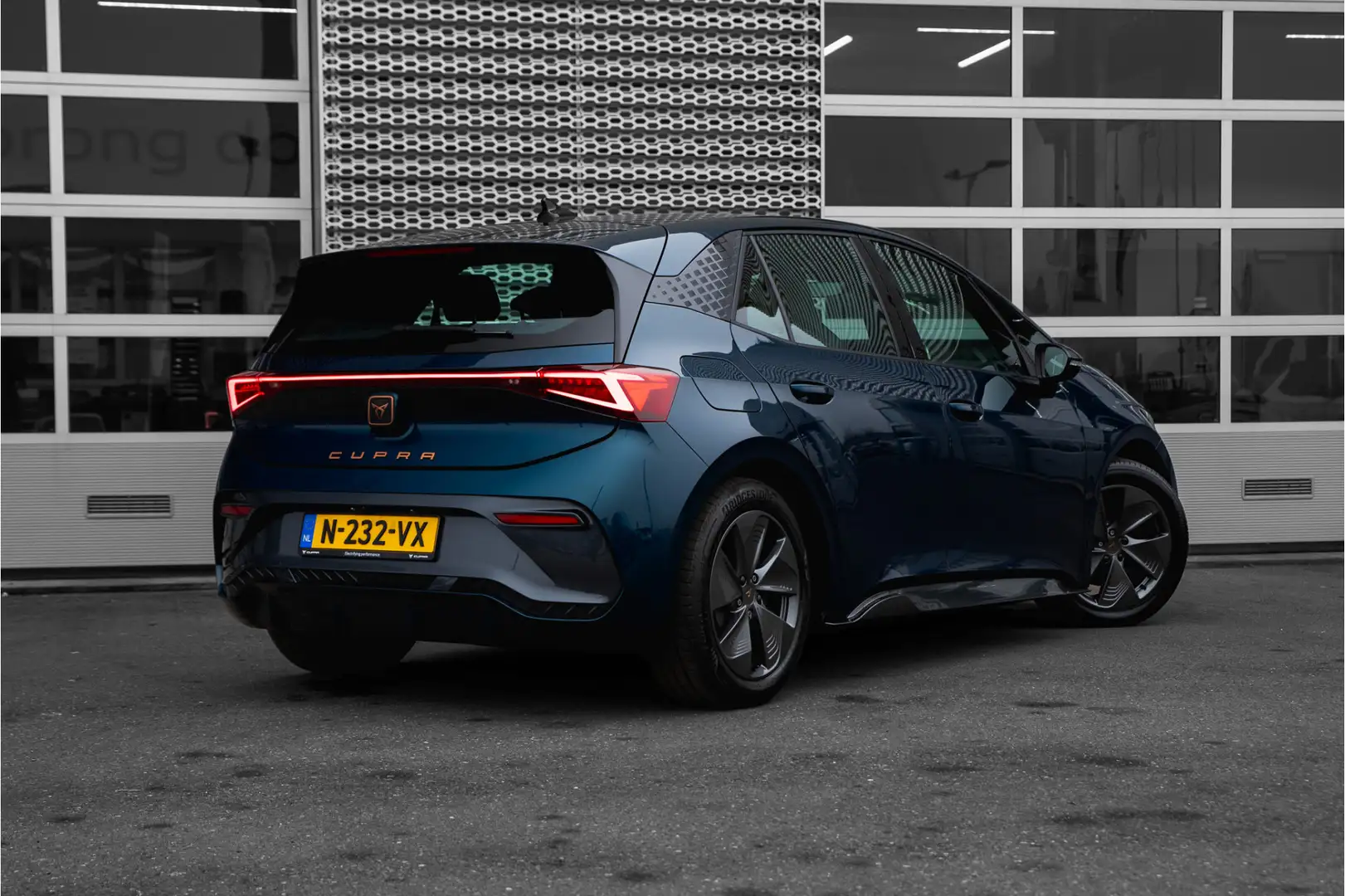 CUPRA Born Business One 62 kWh | Camera | Carplay | Navigatie Modrá - 2