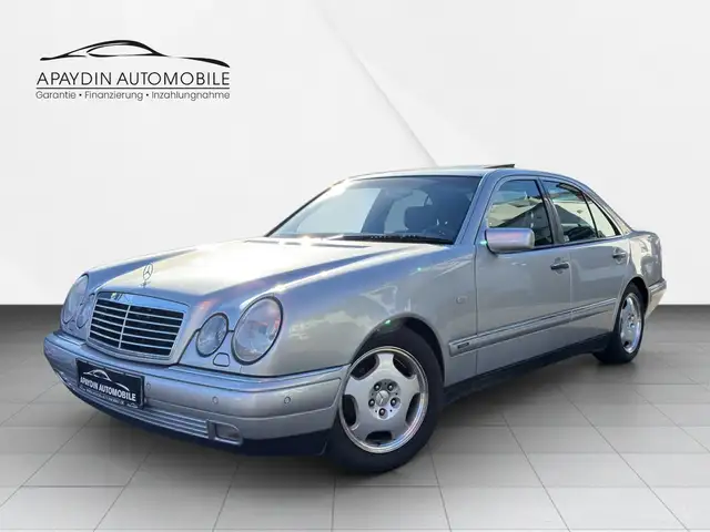 Mercedes-Benz E 230 Avantgarde Lim. Aut. 1.HAND/XENON/NAVI/GSD
