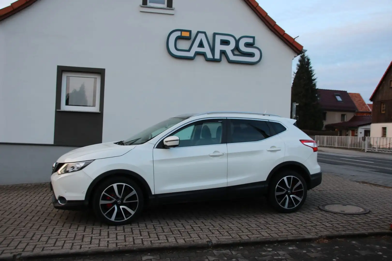 Nissan Qashqai Tekna Weiß - 1