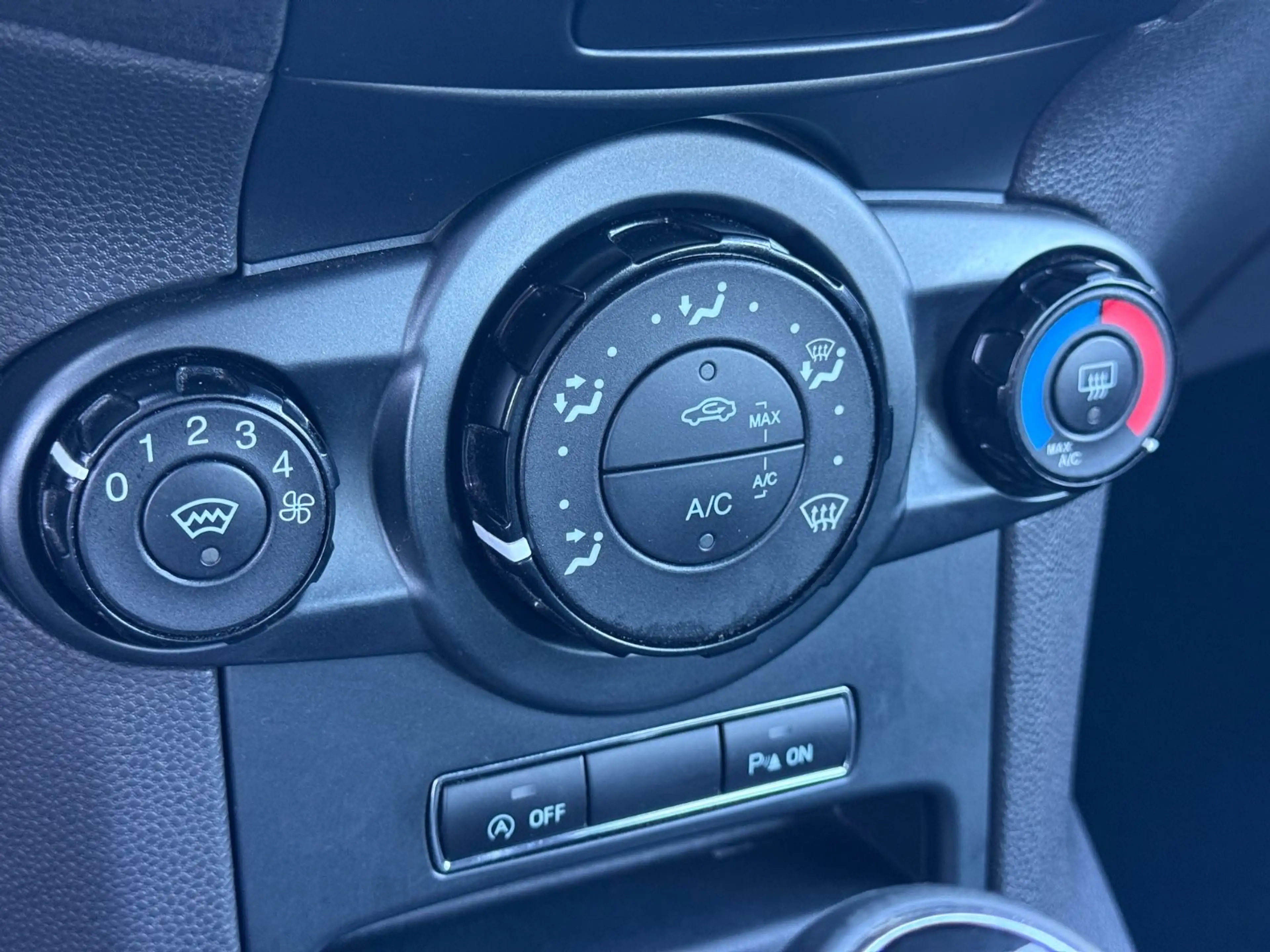 Ford Fiesta Sync Edition SZHZG KLIMA PDC LM FELGEN — photo 15