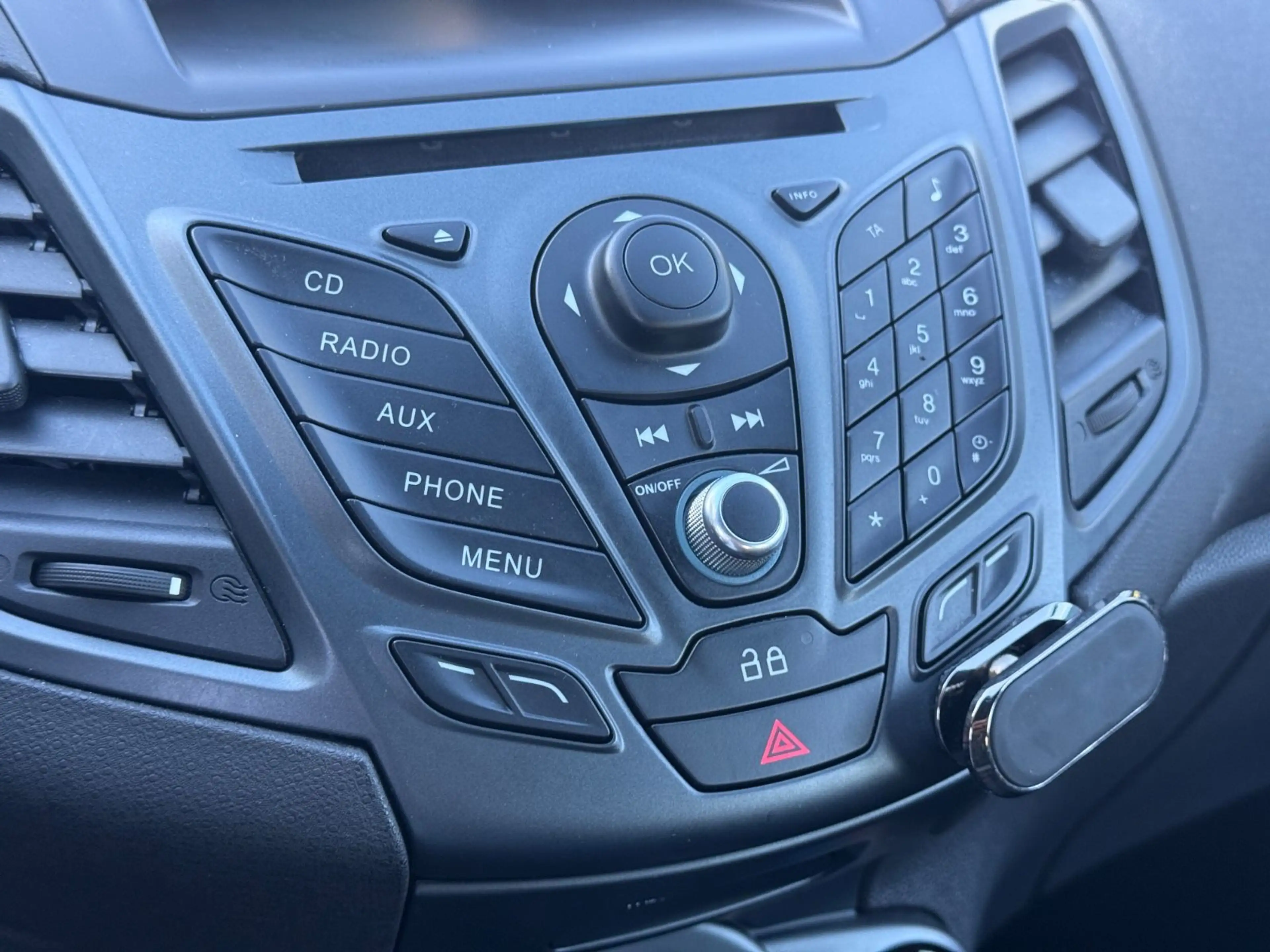 Ford Fiesta Sync Edition SZHZG KLIMA PDC LM FELGEN — photo 14