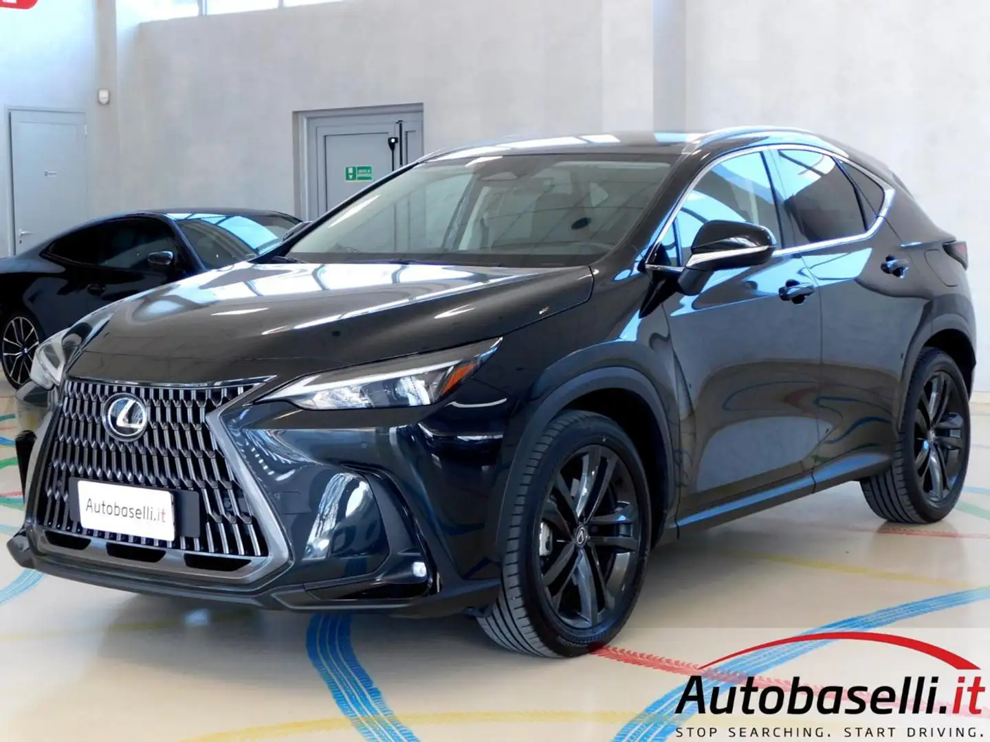 Lexus NX 450h+ 450H+ 2.5 PHEV PREMIUM+ 4WD E-CVT PLUG-IN Schwarz - 2