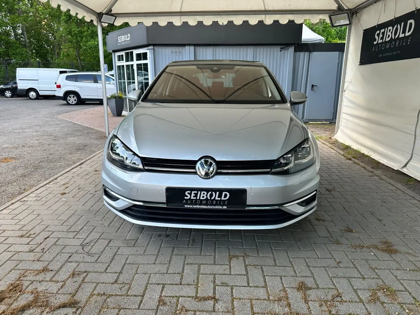 Volkswagen Golf VII Lim. Comfortline  Automatik/Panorama Plateado - 2