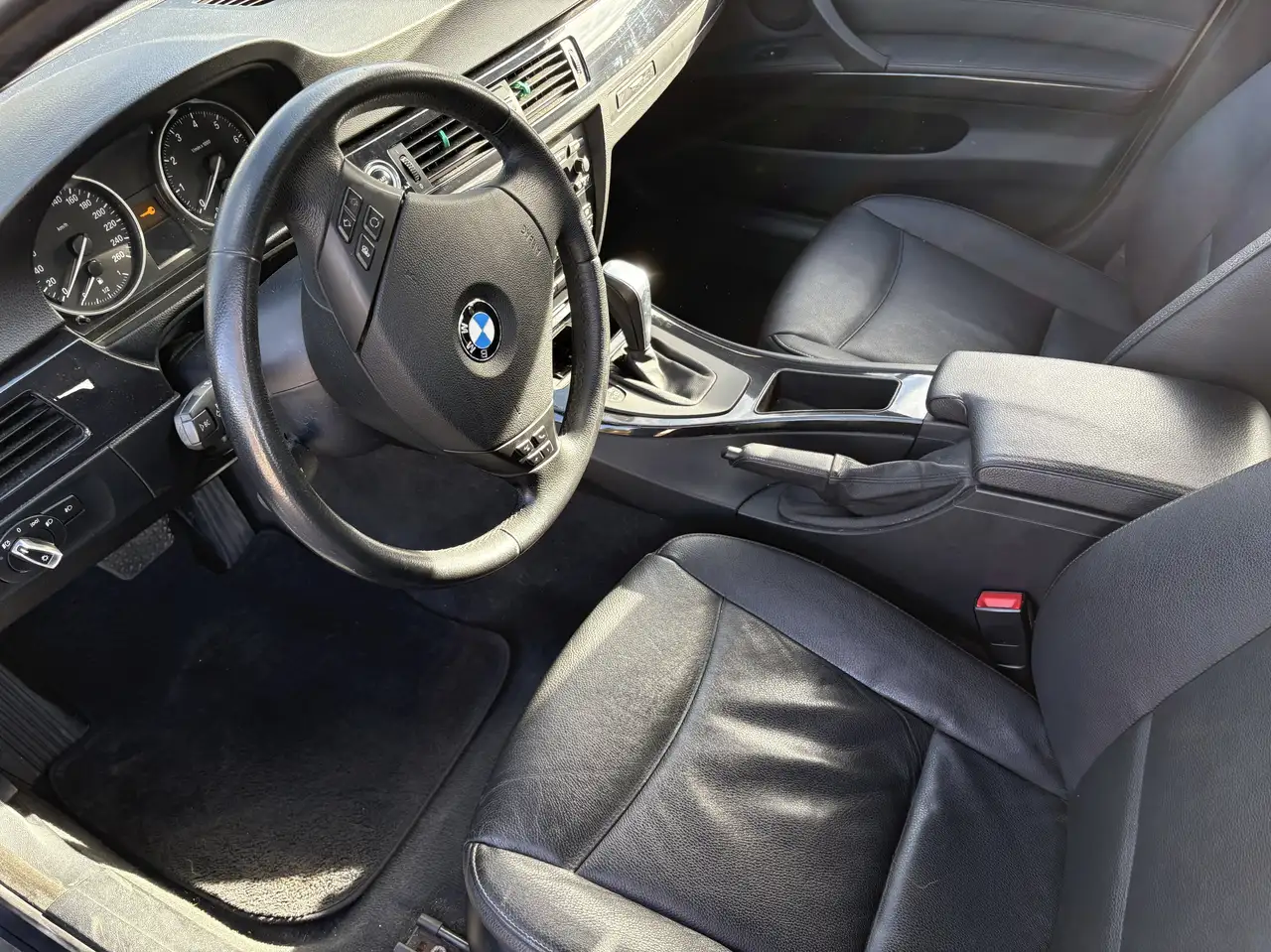 BMW 3 Series снимка BMW 3 Series