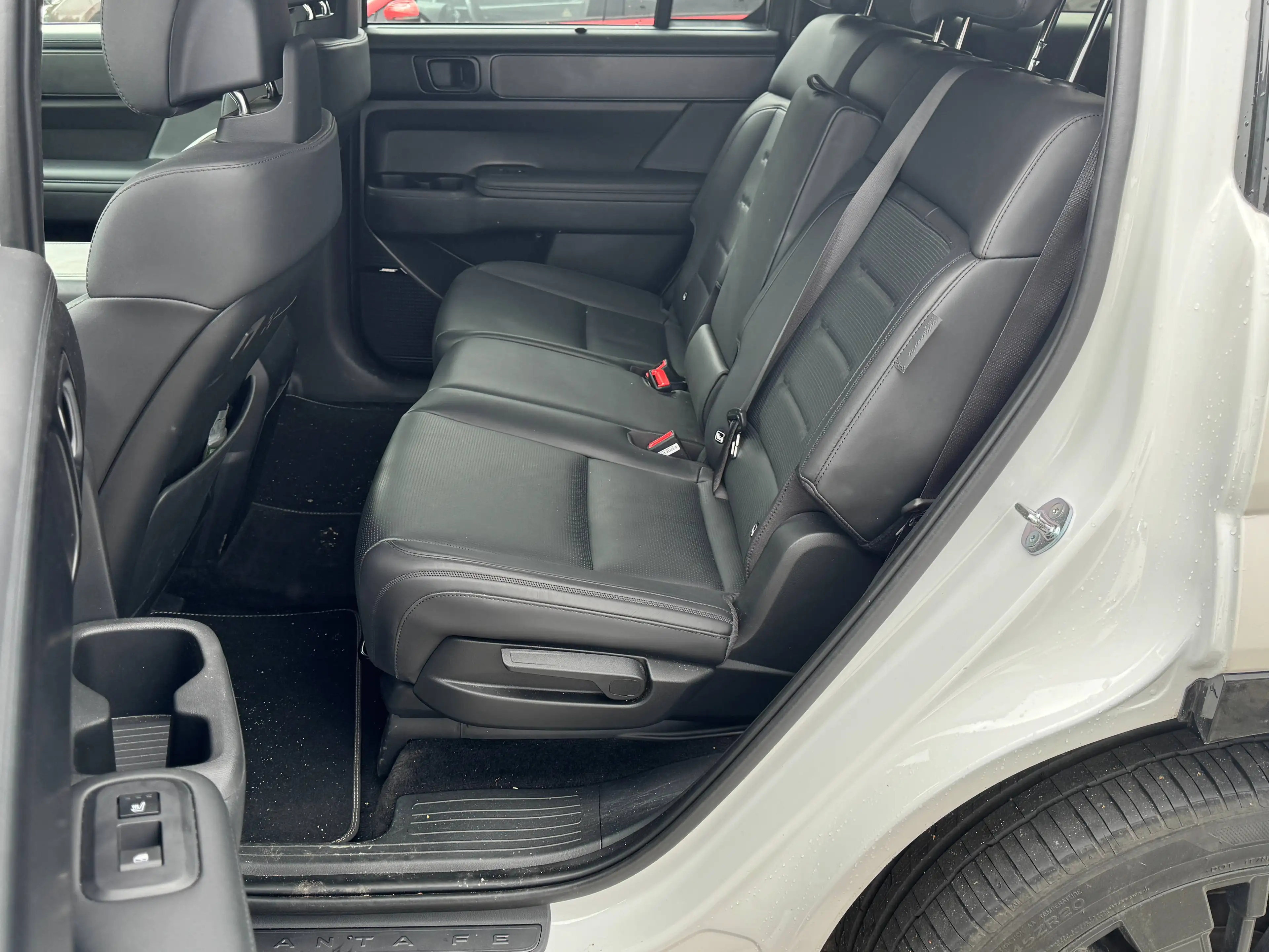 Hyundai SANTA FE 1.6 T-GDI Hybrid 158 kW 4WD Blackline — photo 7