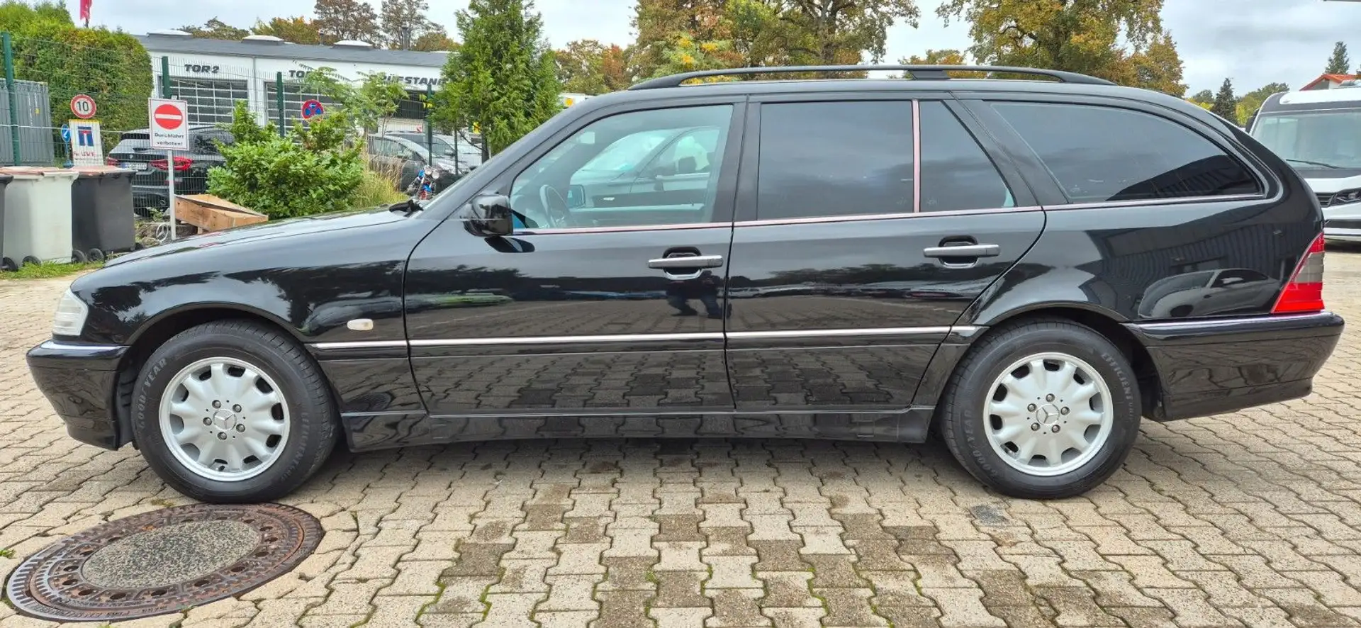Mercedes-Benz C 200 T SPORT Aut Klima Sitzheizung TÜV 2027 Noir - 2