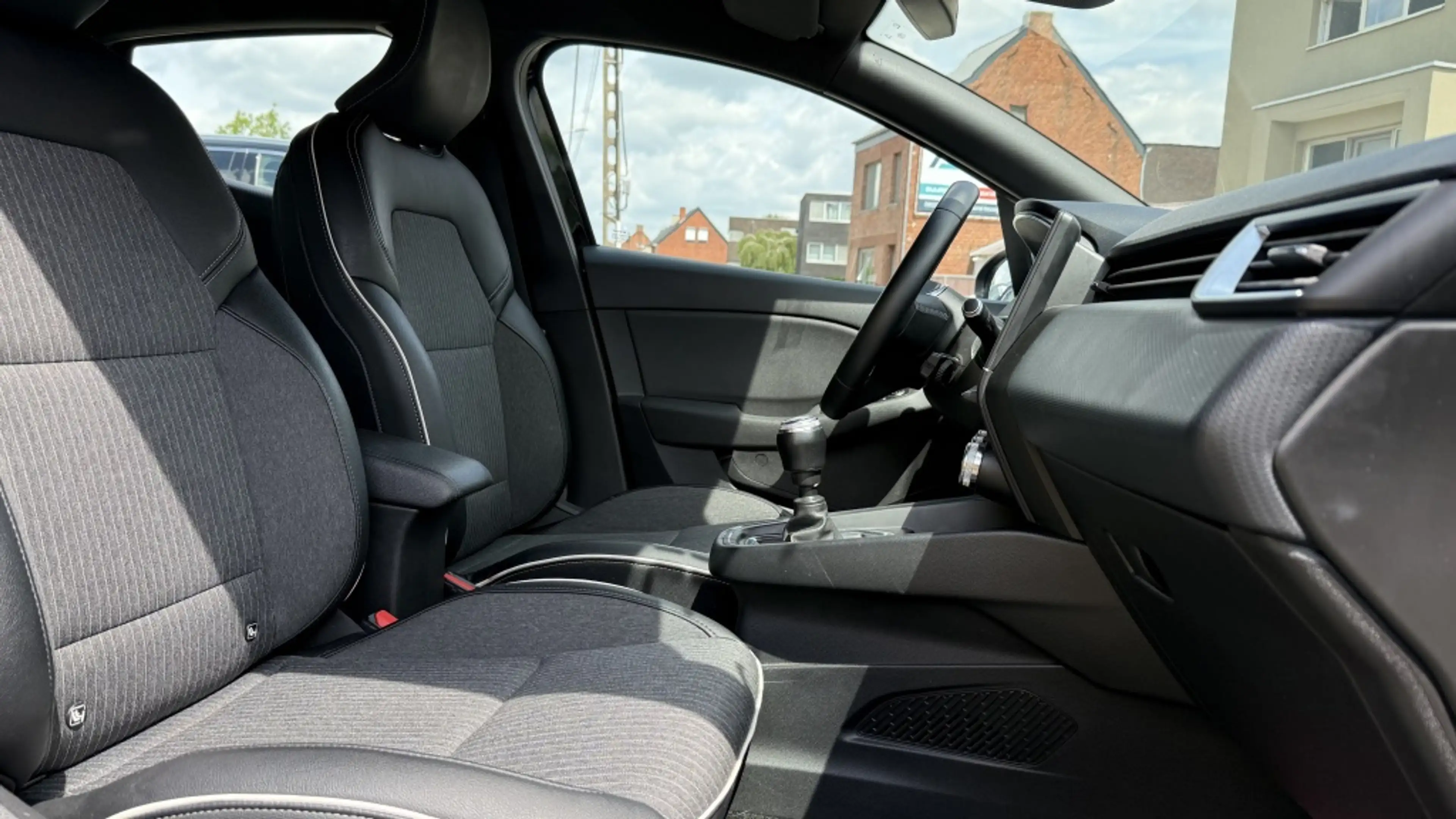 Renault Clio V Techno Tce 90 — photo 9