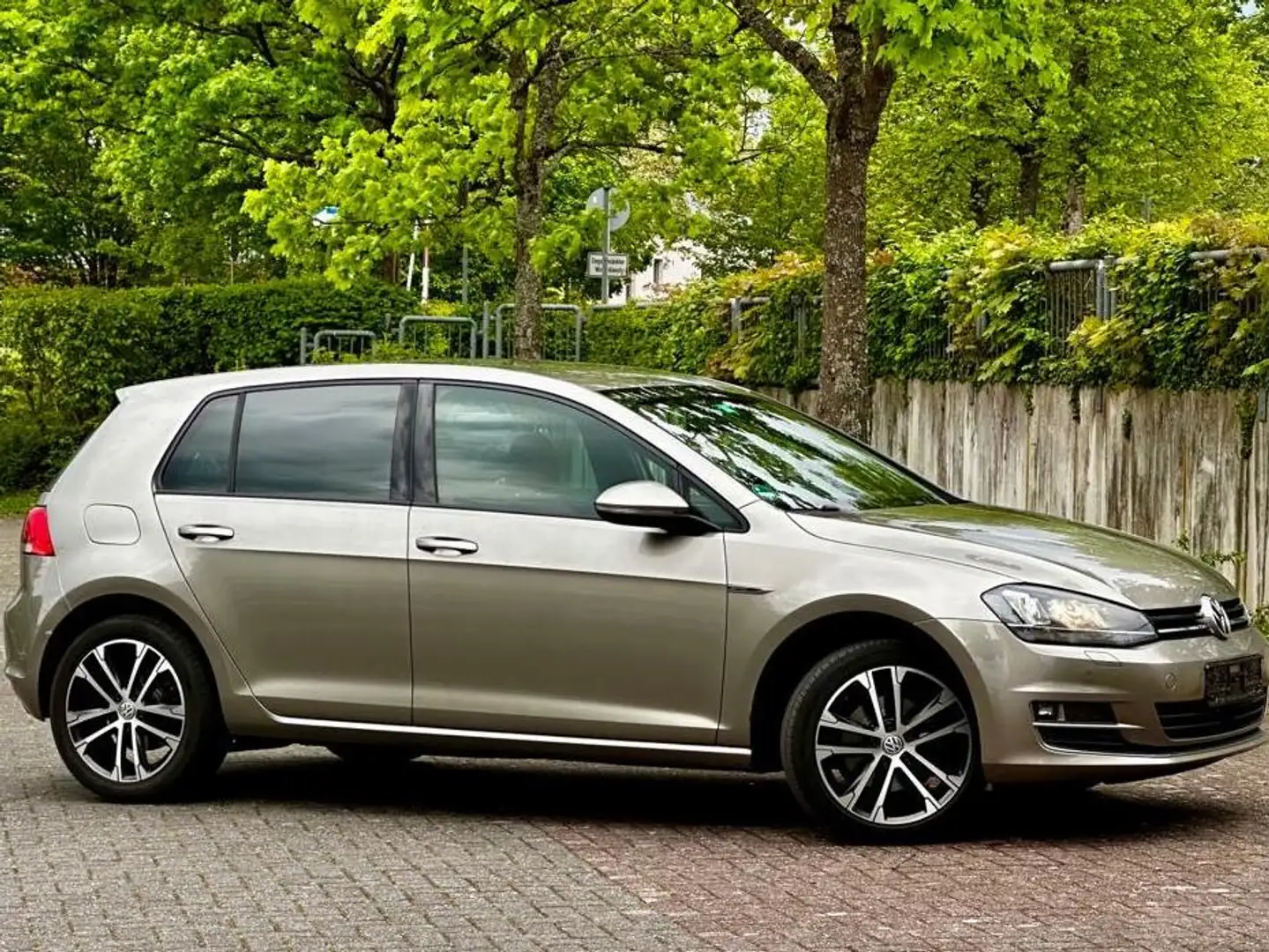 Volkswagen Golf Golf Lim. 2.0 TDI Edition Xenon Leder Ambiente ACC Beige - 2