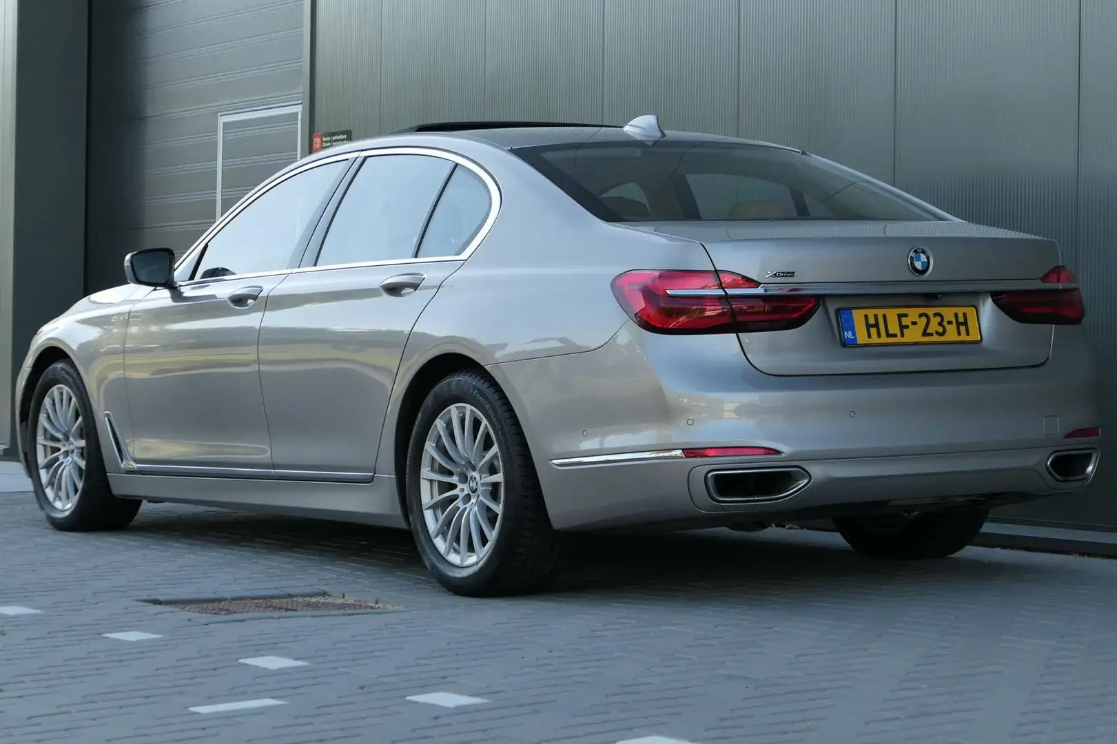 BMW 750 7-serie 750i xDrive High Executive 4WS Harman/Kard Beige - 2