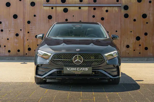 Mercedes-Benz 250 view 2