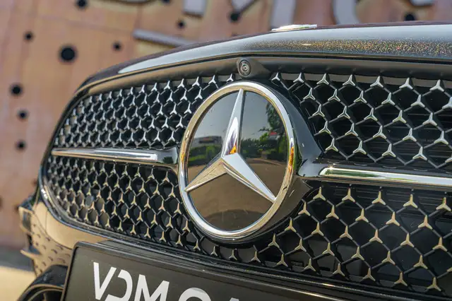 Mercedes-Benz 250 view 11
