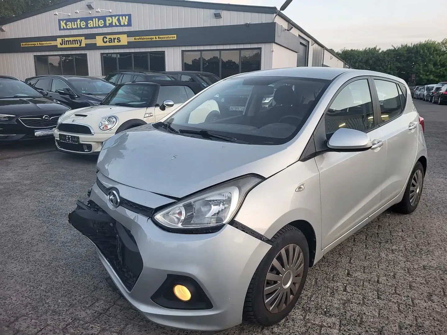 Hyundai i10 1.0 Pure Plateado - 1
