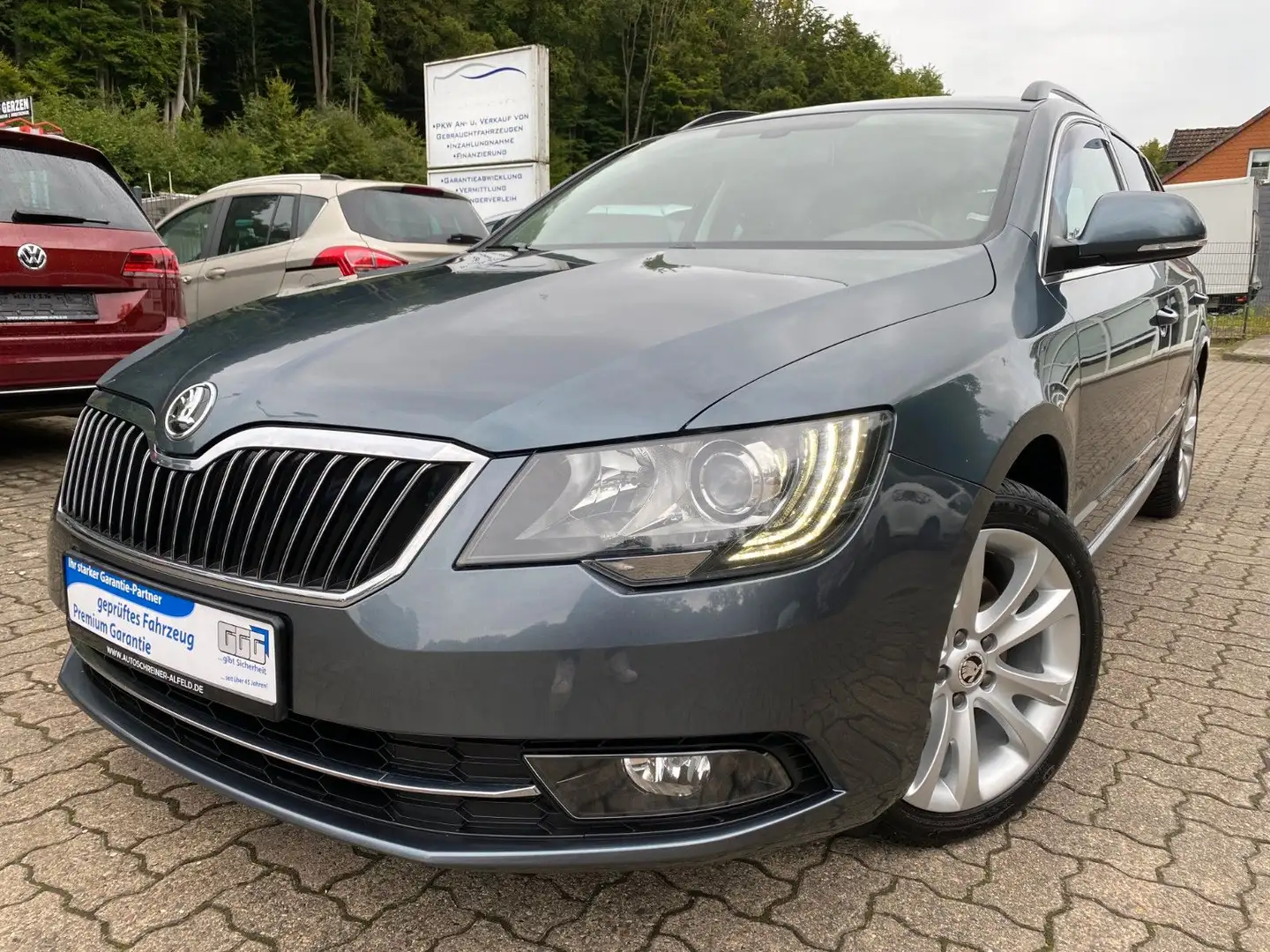 Skoda Superb Combi Exclusive DSG AHK TEMPOMAT NAVI SHZ Gris - 1
