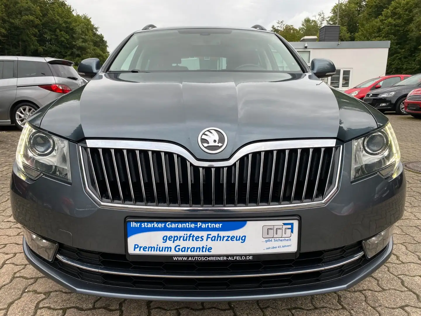 Skoda Superb Combi Exclusive DSG AHK TEMPOMAT NAVI SHZ Gris - 2