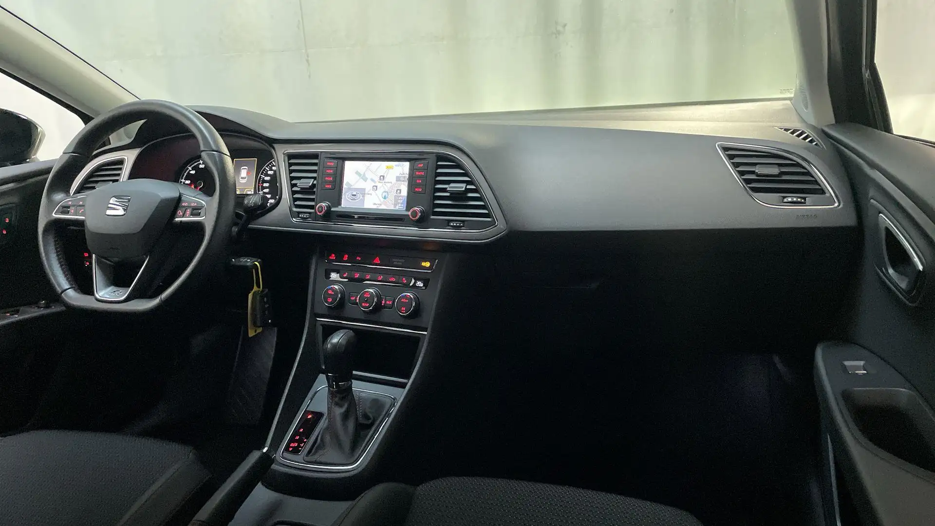 SEAT Leon ST 1.4 EcoTSI 150pk DSG FR LED Stoelverwarming Nav Zwart - 2