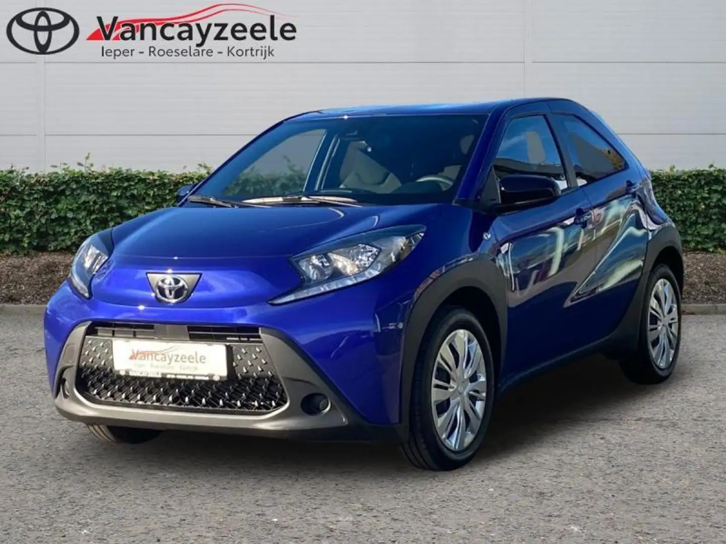 Toyota Aygo X play+cam+DAB+applecarplay&androidauto Blau - 1