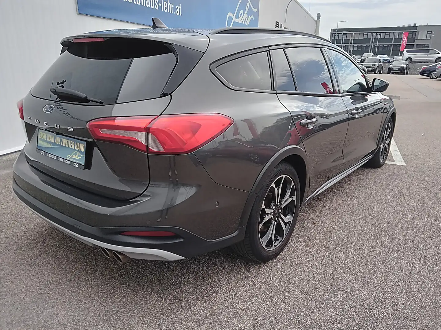 Ford Focus Traveller 1,0 EcoBoost Active Aut. Grau - 2