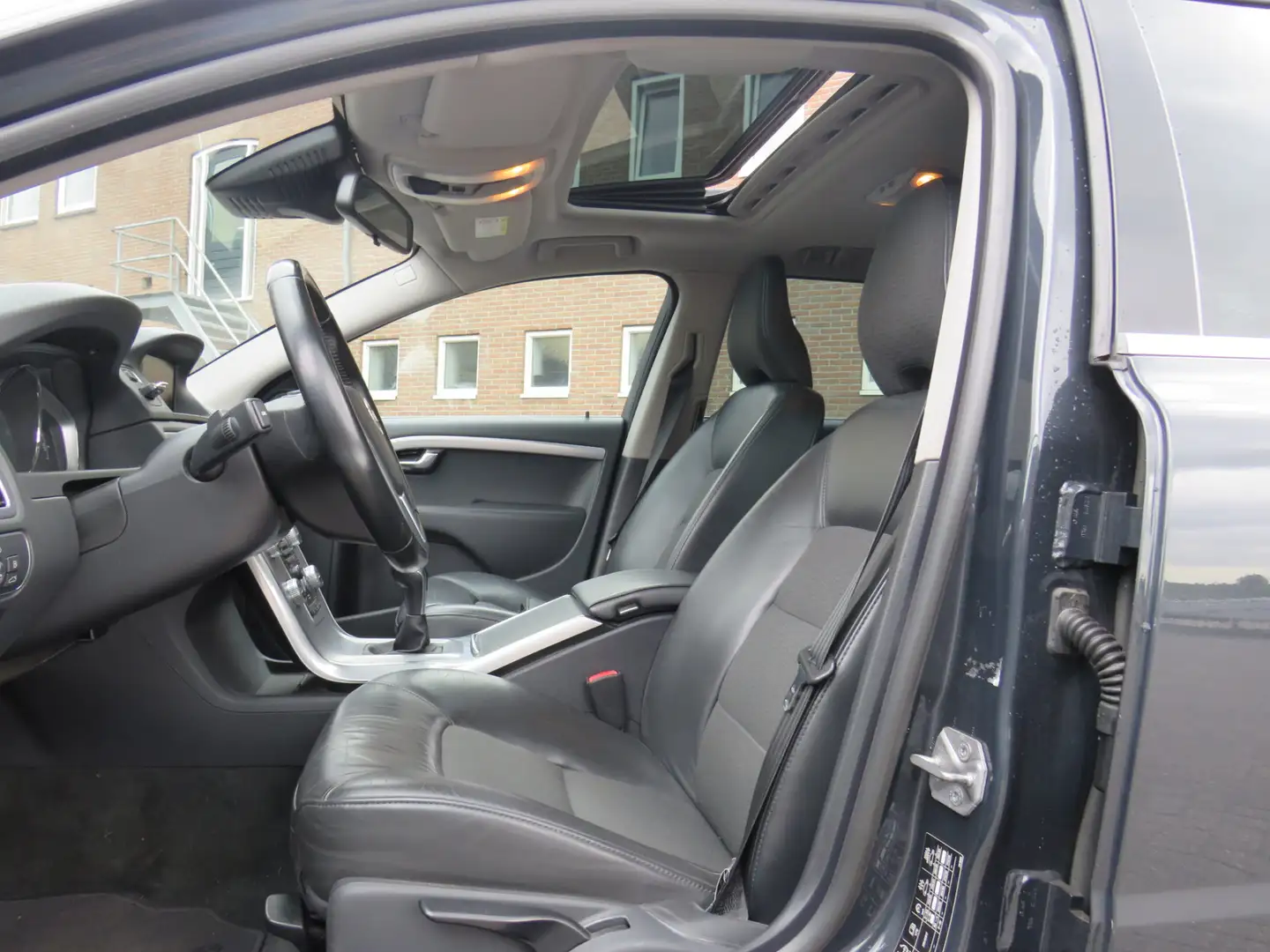 Volvo V70 2.0 D4 181Pk Nordic+ * Rijklaarprijs incl. garanti Grijs - 2