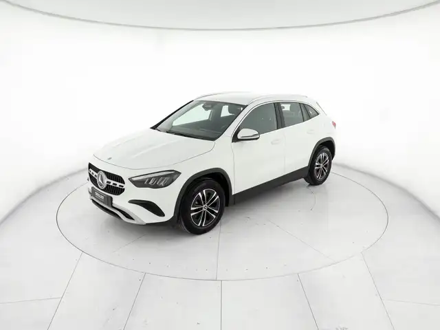 Mercedes-Benz Gla view 2