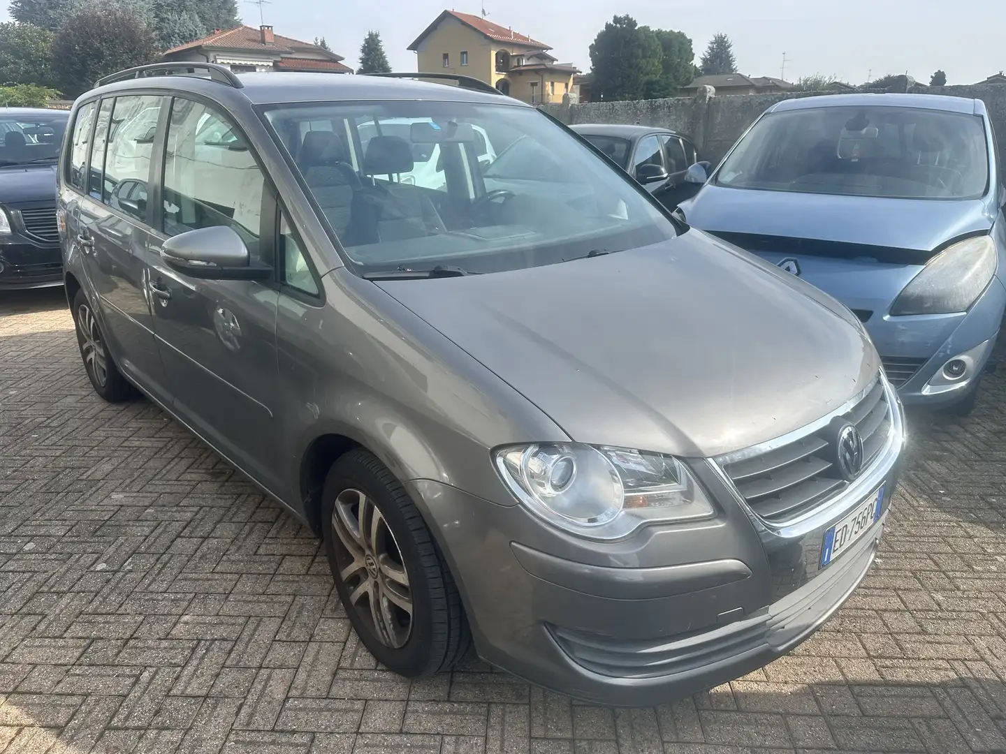Volkswagen Touran 1.9 tdi Highline anno 2010 / 7posti Grau - 2
