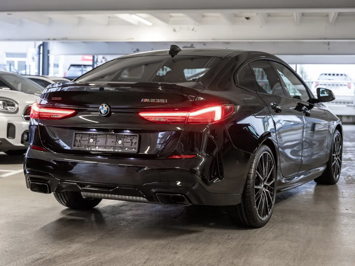 BMW 235 Mi Gran Coupe xDrive PANO LED HUD ACC NAVI Чёрный - 2