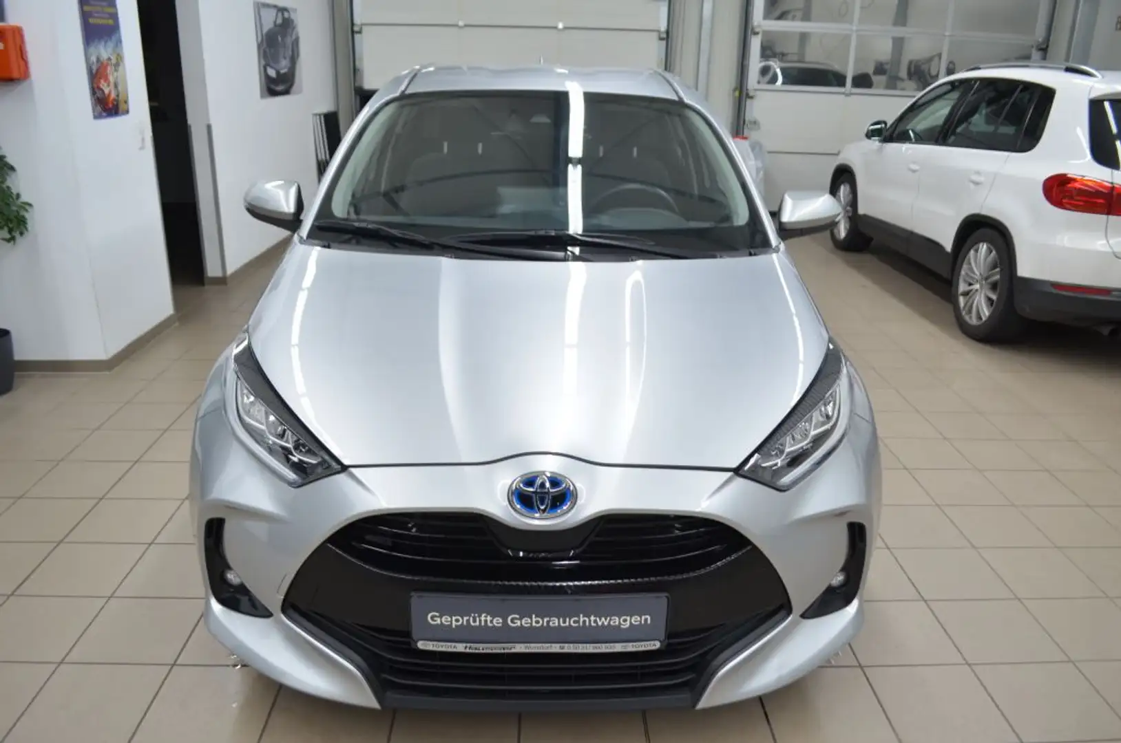 Toyota Yaris 1,5 Hybrid Team Deutschland*NAVI*LED*ALLWETTER Argent - 2