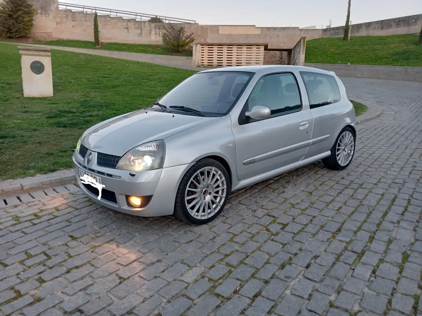 Renault Clio 2.0 16v Sport - 1