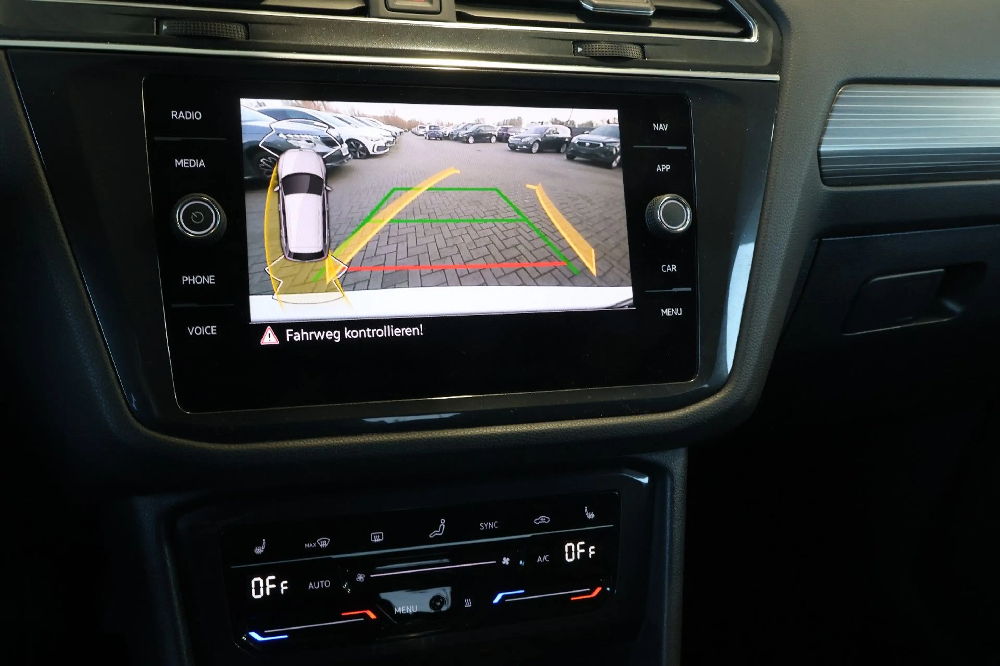 Volkswagen Tiguan Allspace 2.0 TDI Life HUD+AID+KAM+LED+AHK — photo 9