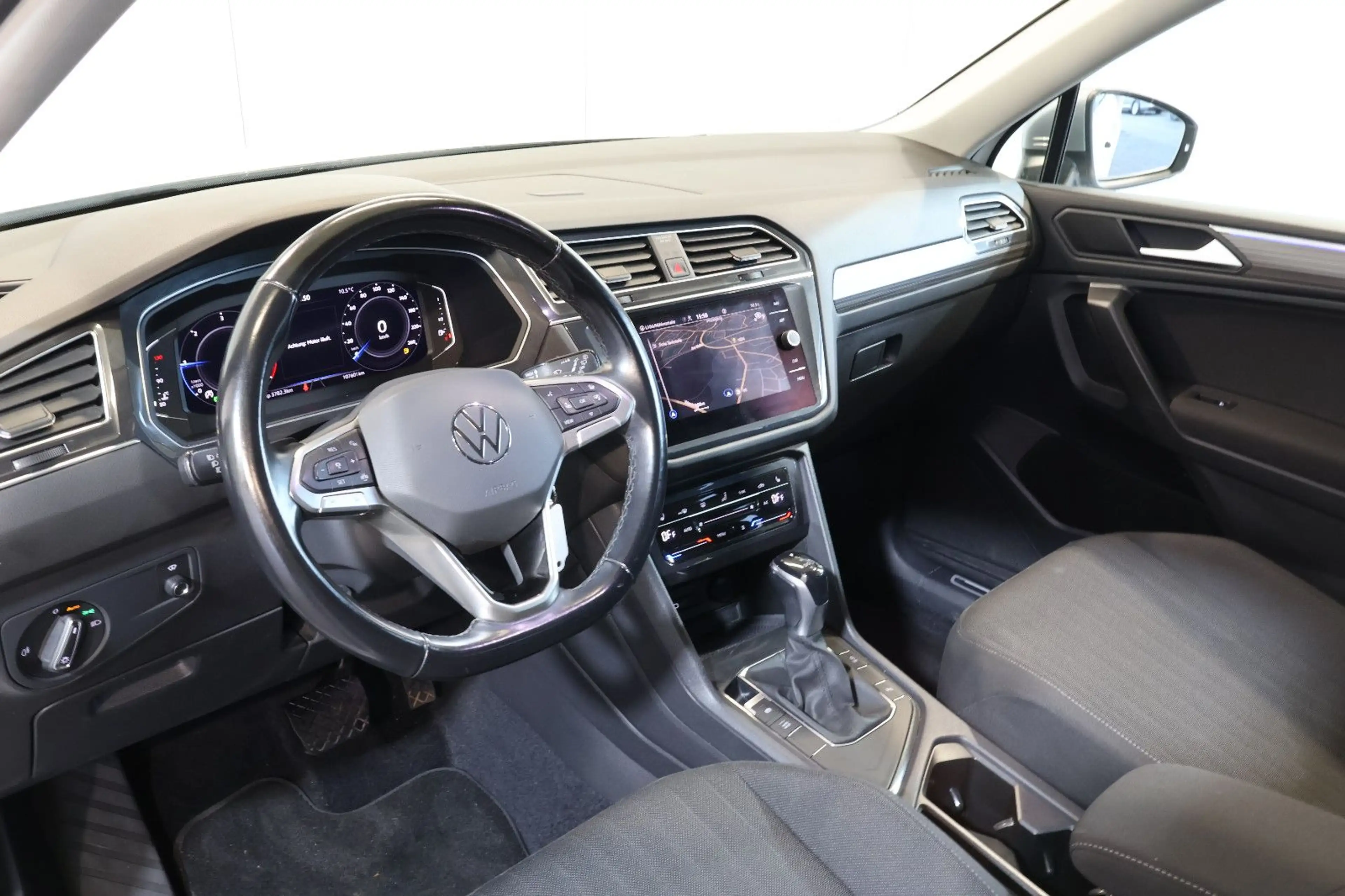 Volkswagen Tiguan Allspace 2.0 TDI Life HUD+AID+KAM+LED+AHK — photo 10