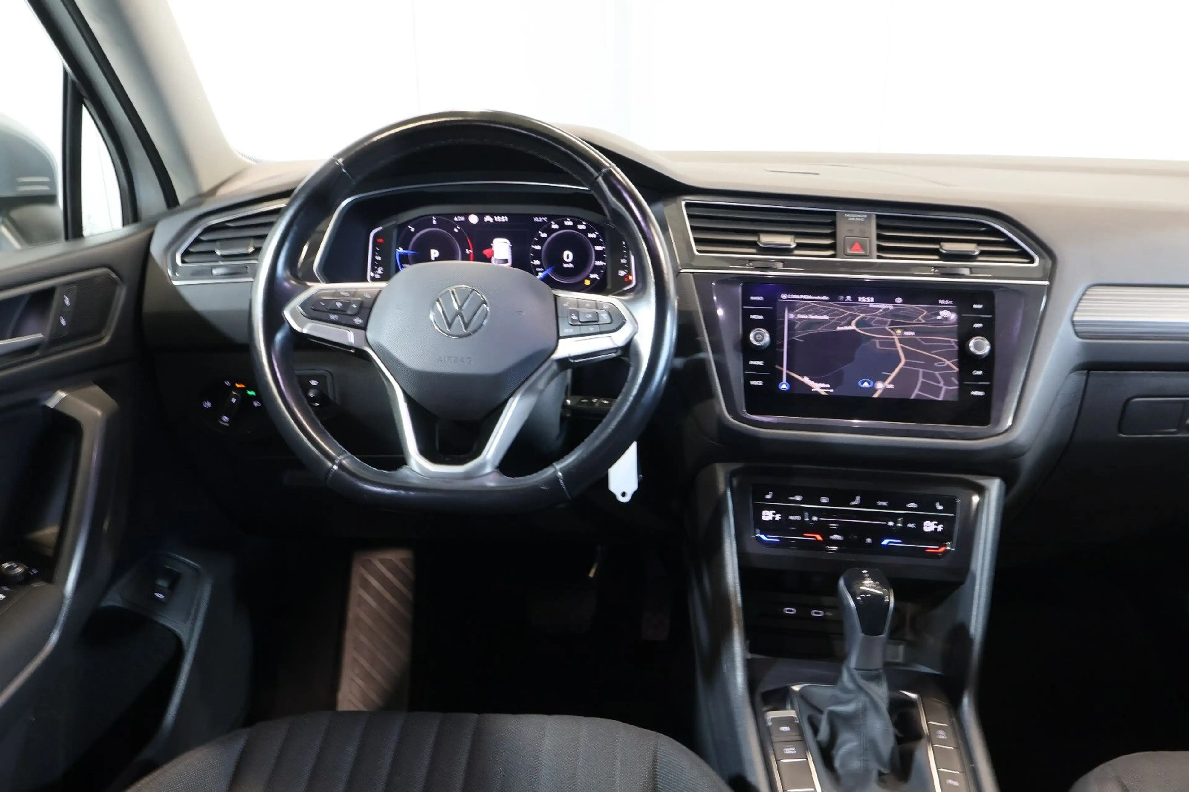 Volkswagen Tiguan Allspace 2.0 TDI Life HUD+AID+KAM+LED+AHK — photo 8