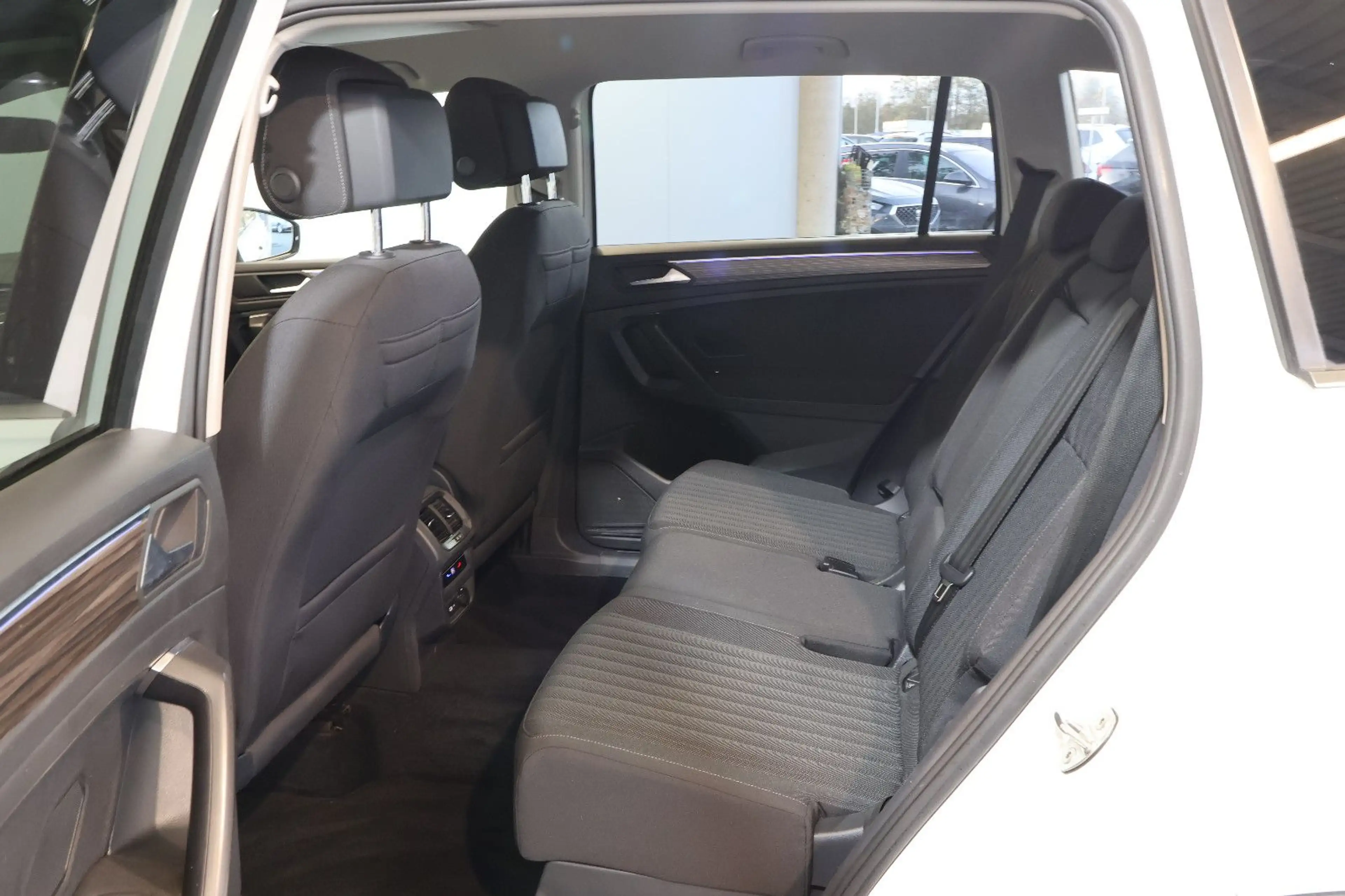 Volkswagen Tiguan Allspace 2.0 TDI Life HUD+AID+KAM+LED+AHK — photo 12