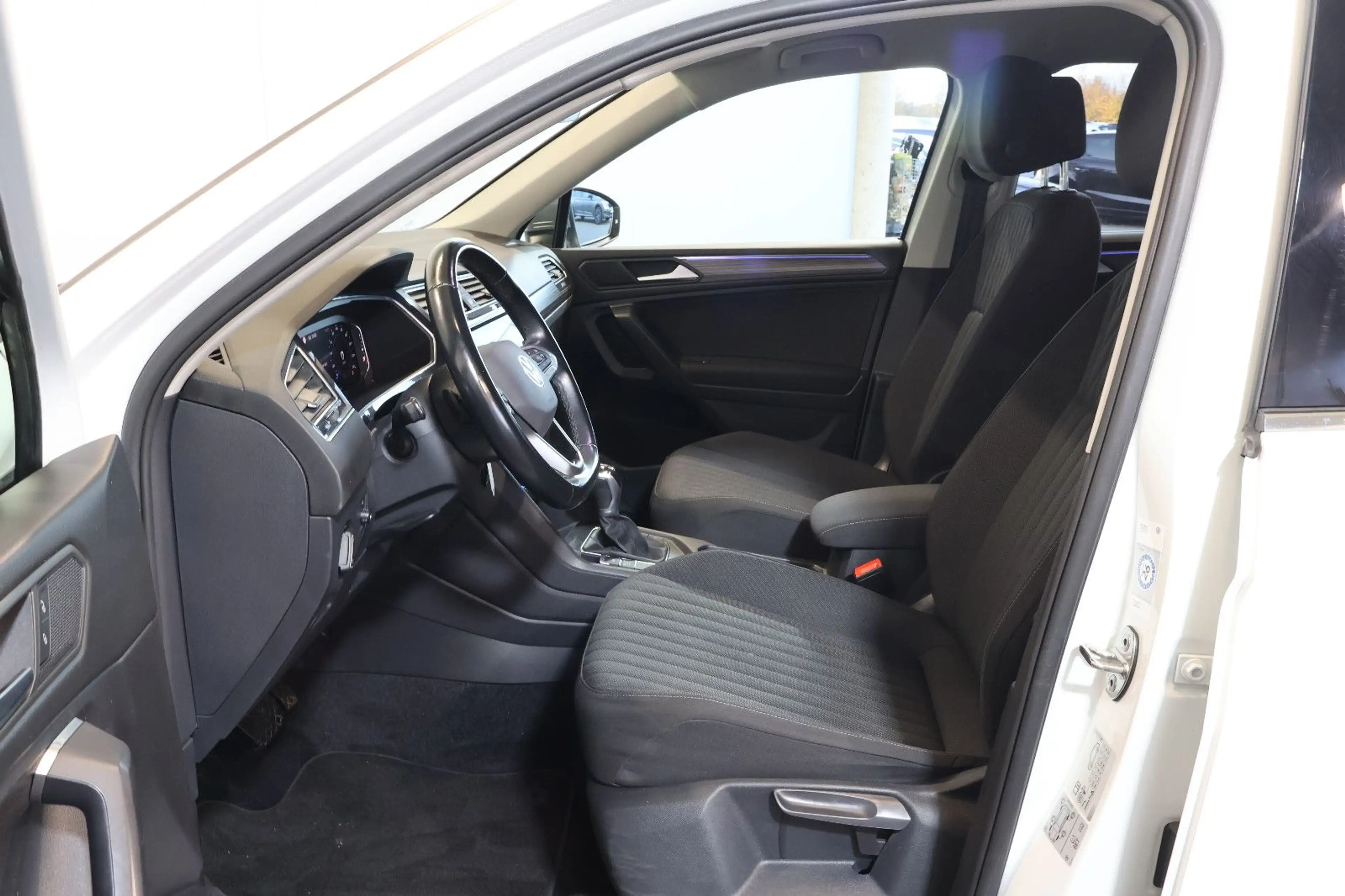 Volkswagen Tiguan Allspace 2.0 TDI Life HUD+AID+KAM+LED+AHK — photo 11