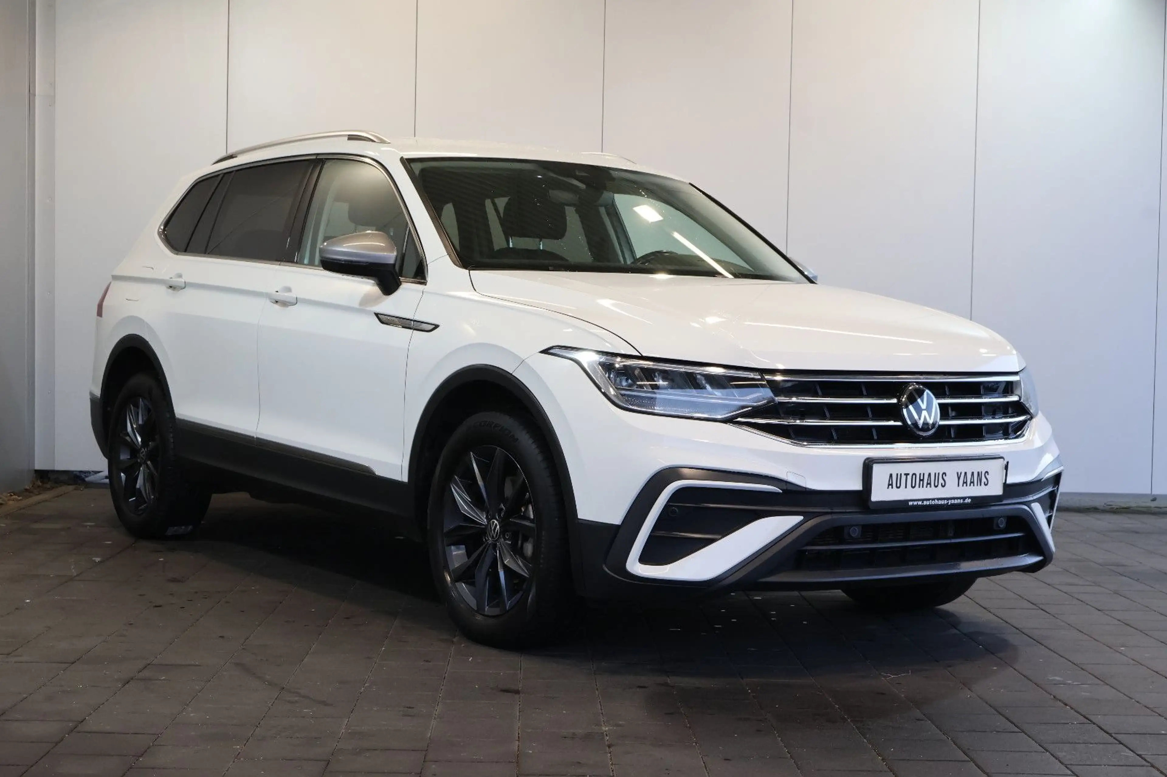 Volkswagen Tiguan Allspace 2.0 TDI Life HUD+AID+KAM+LED+AHK — photo 3