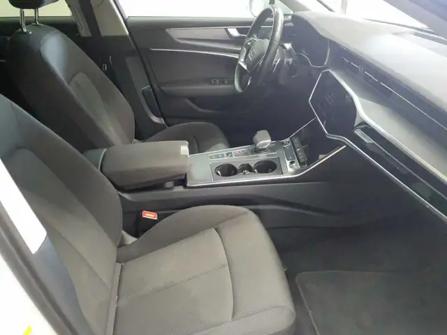 Audi A6 Avant view 8