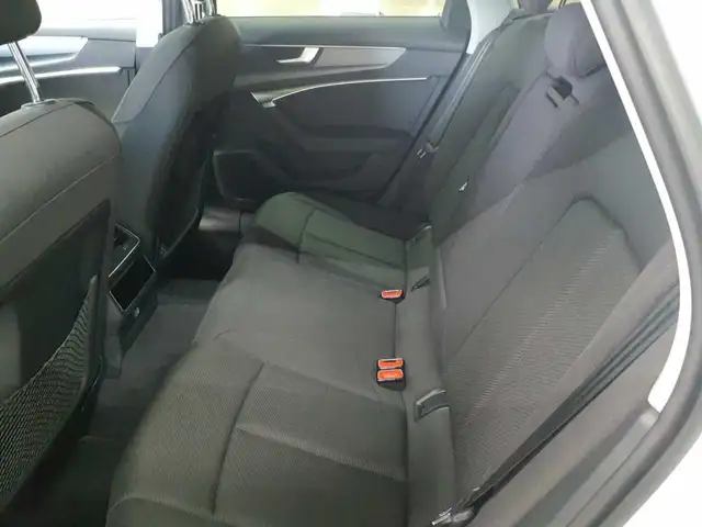 Audi A6 Avant view 13