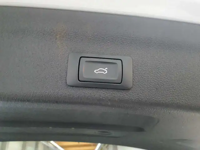 Audi A6 Avant view 16
