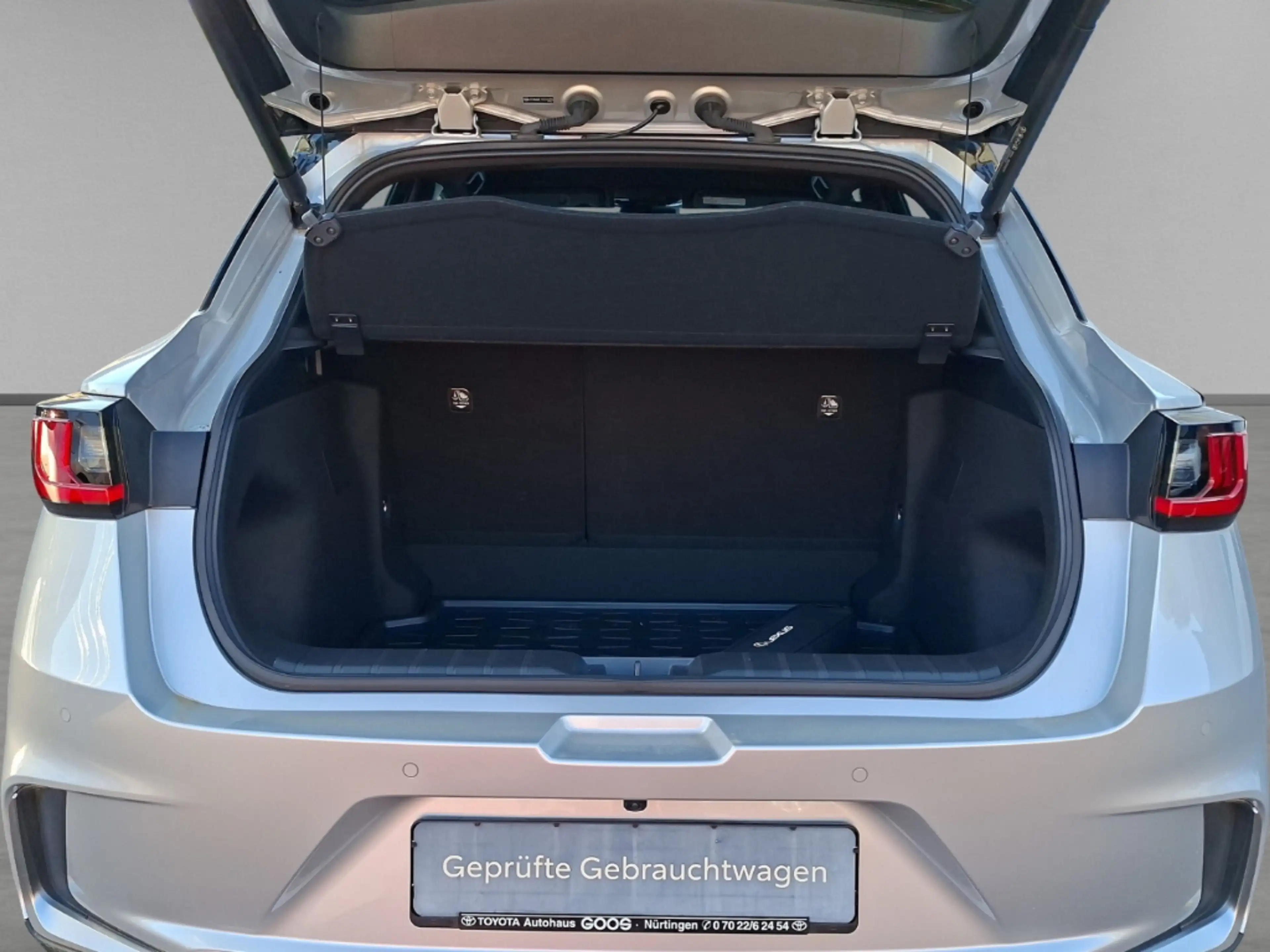 Lexus LBX FWD Emotion Technologie Paket Navi Digitales Cockp — photo 9