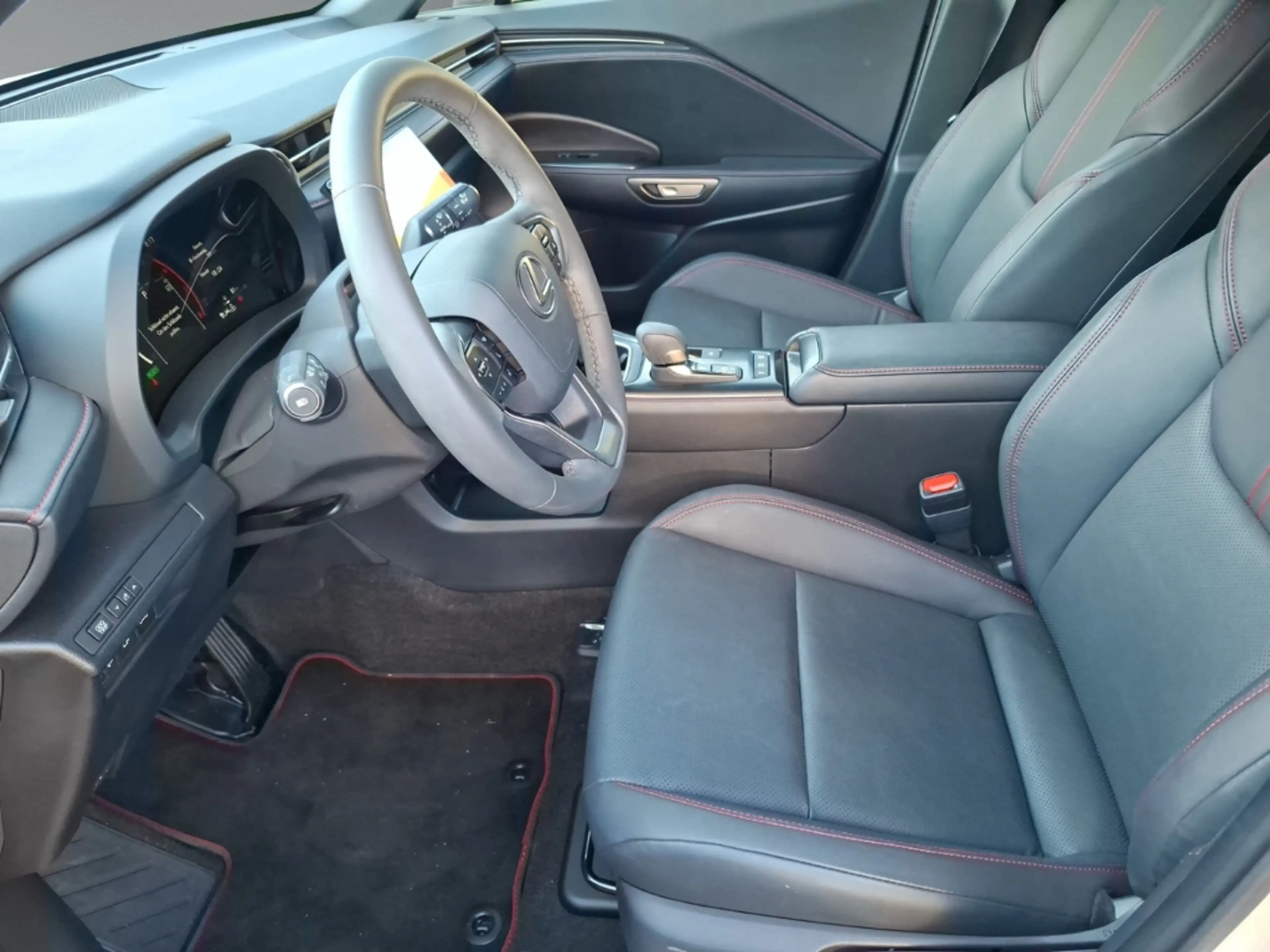 Lexus LBX FWD Emotion Technologie Paket Navi Digitales Cockp — photo 10