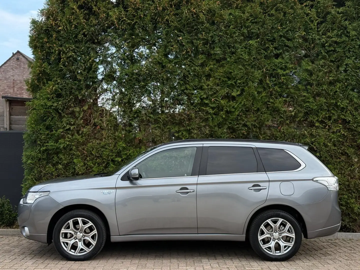 Mitsubishi Outlander 2.0 PHEV Instyle Camera Trekhaak Grau - 2