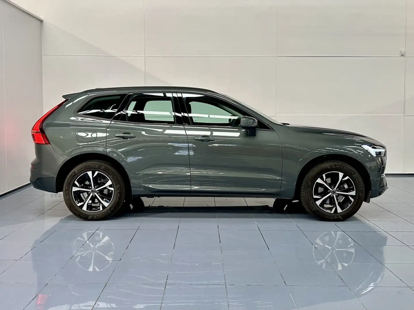Volvo XC60 B5 Core AWD Aut. Gris - 2