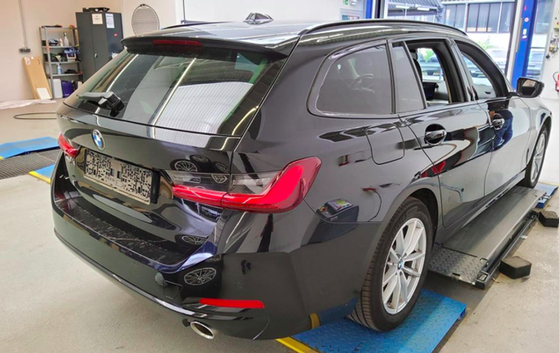 BMW 318 d Touring Aut. CAM/LED/MULTI/ACC/SPUR/KEYGO — photo 3