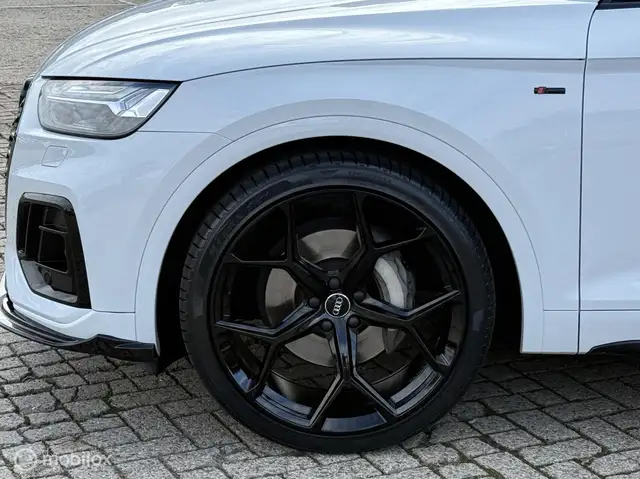 Audi Q5 view 7