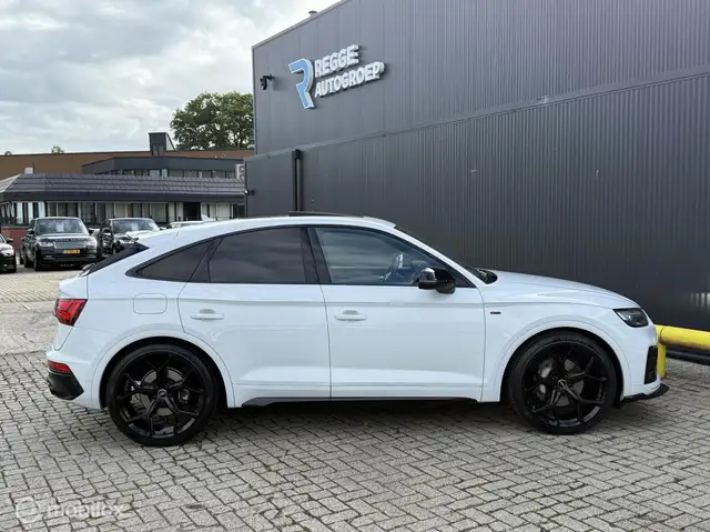Audi Q5 view 11