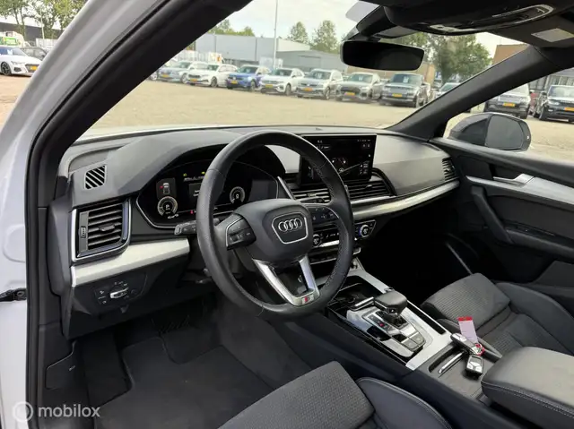 Audi Q5 view 13